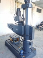 台亿旋臂钻床,西藏Z3040x13双立柱机械摇臂钻床报价及图片