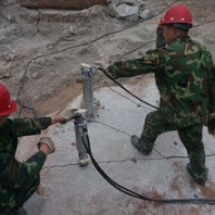 天津没有差价钢筋混凝土桩头保留钢筋钩机效率太慢试下破桩机优惠报价