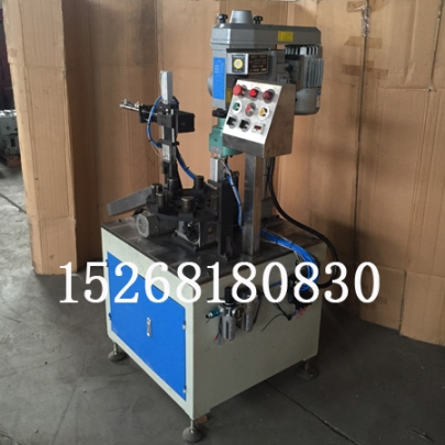 安全操作自动攻丝机的流程