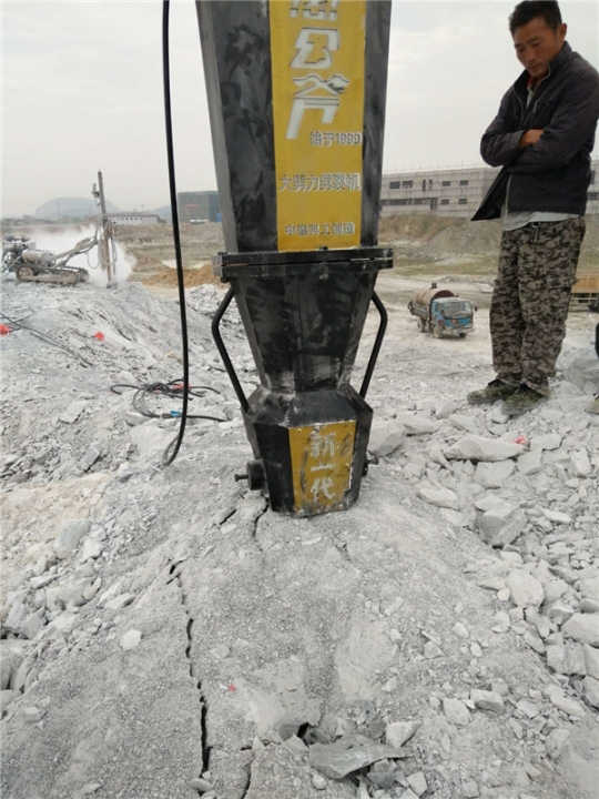 潮州露天岩石分裂机一天多少方量