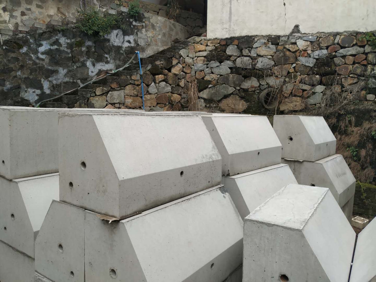 广州水泥墩防撞墩水泥围挡基础规格