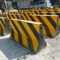 广州增城水泥隔离墩厂家/隔离墩规格尺寸有哪些？