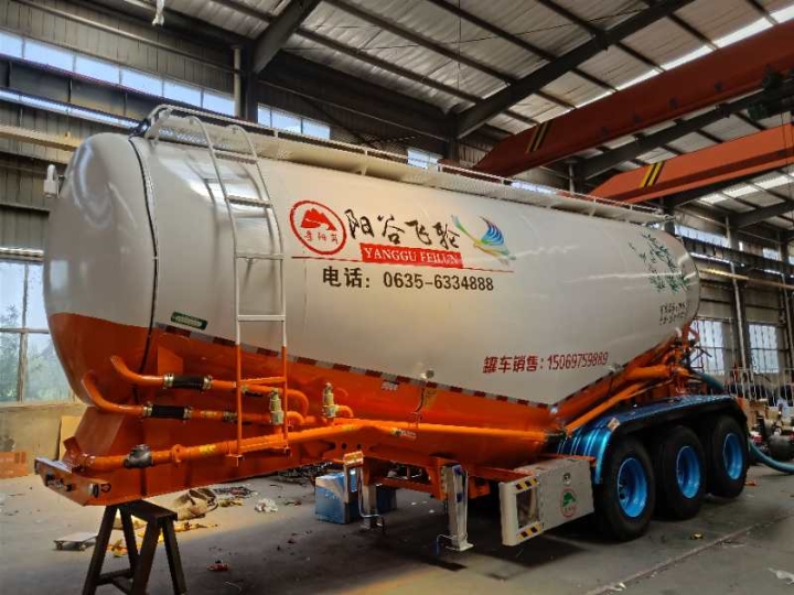 山东盛润干拌砂浆罐车厂家定做