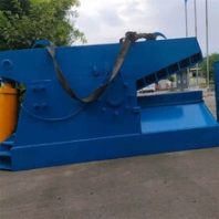 鳄鱼式废旧金属角铁剪断机报废汽车剪切机