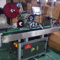 众翔供应ZX300型防伪码不干胶贴标机触摸屏控制贴标精准