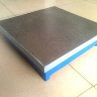 教你怎样检验铸铁平台的平面度误差和防止铸铁平台变形的方法。