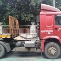 低价出售国产红色重型半挂牵引车九成新