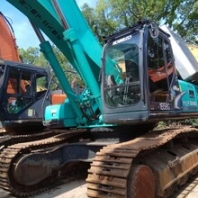 二手挖掘机的机友们在挖掘机进入工地后注意事项如下