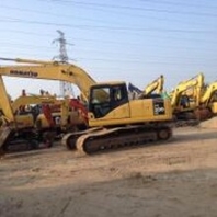 二手挖掘机购车时带个资深的老师傅选购二手挖掘机是必要的