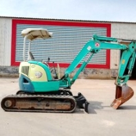 三吨左右的挖掘价位多少，新到洋马30原装进口二手小型挖掘机