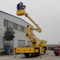 头条-正定吊车租赁-真诚服务顾客-林场叉车租赁升降车