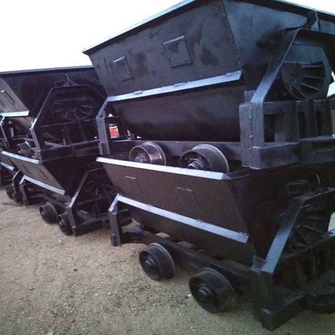 徐州直销矿车侧翻式矿车平板车是一种短距离运输设备