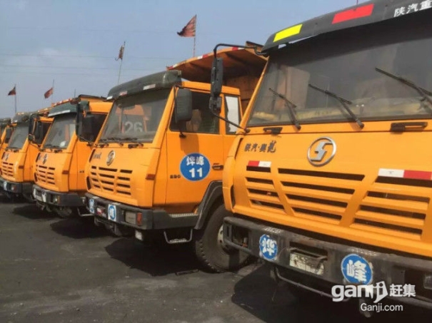 由于本地环境治理出售80多辆后八轮工程自卸车