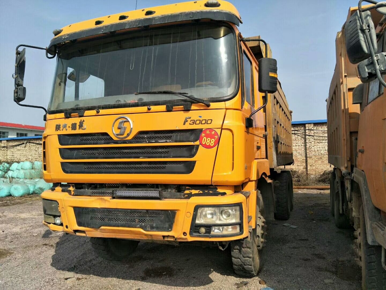 转让2015年二手德龙后八轮，还有其它品牌新奥龙，欧曼，豪沃，奥龙，北奔等