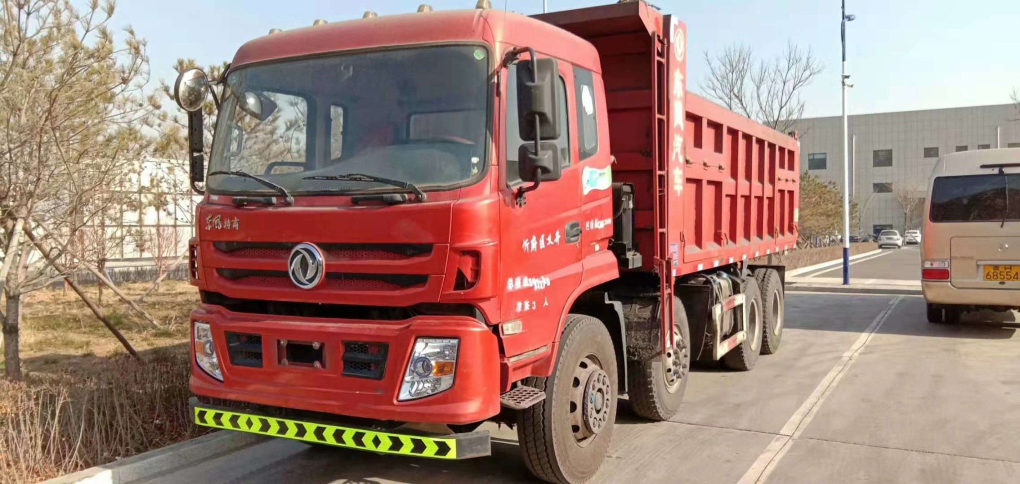 低价出售东风系列前四后八自卸车4万起