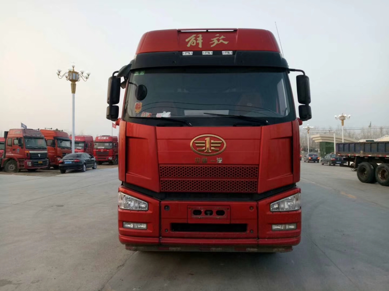 广州经济开发区豪沃拖头双驱13米拖挂车336,375重卡