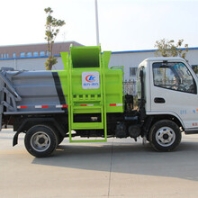 凯马勾臂垃圾车