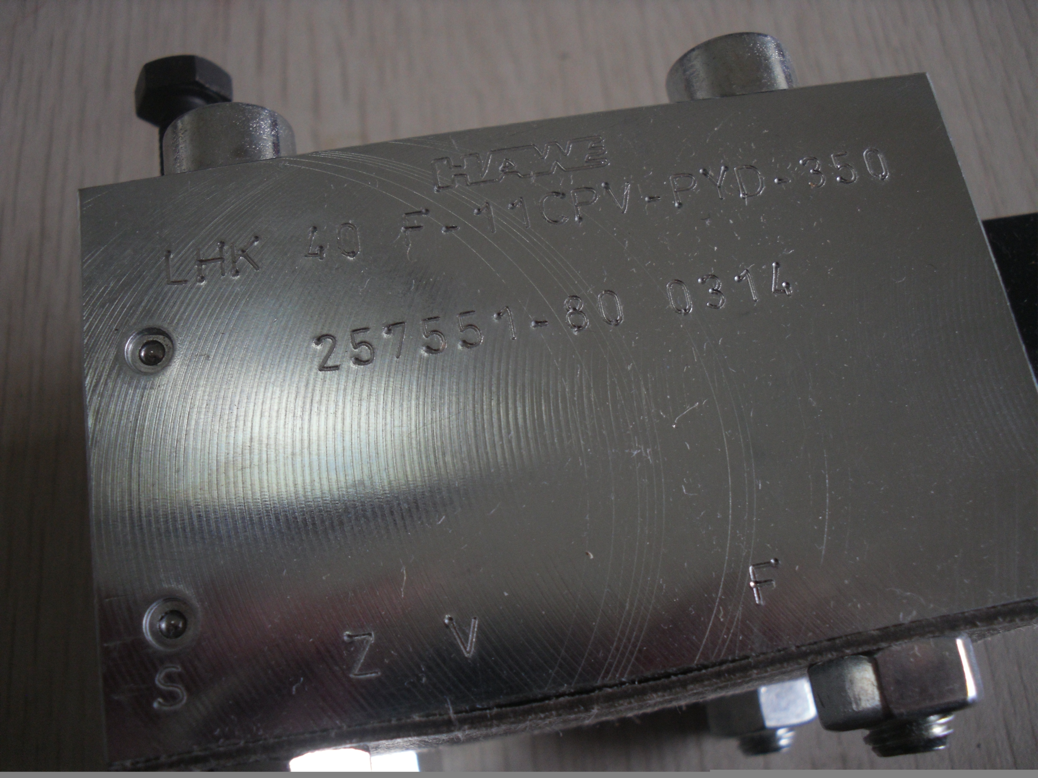 PSV51/300-3-32L63/63/EA多路阀哈威多路阀型号大全